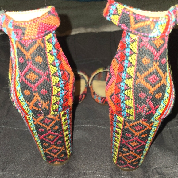 Jessica Simpson Multicolor Patterned Heels - Picture 5 of 5